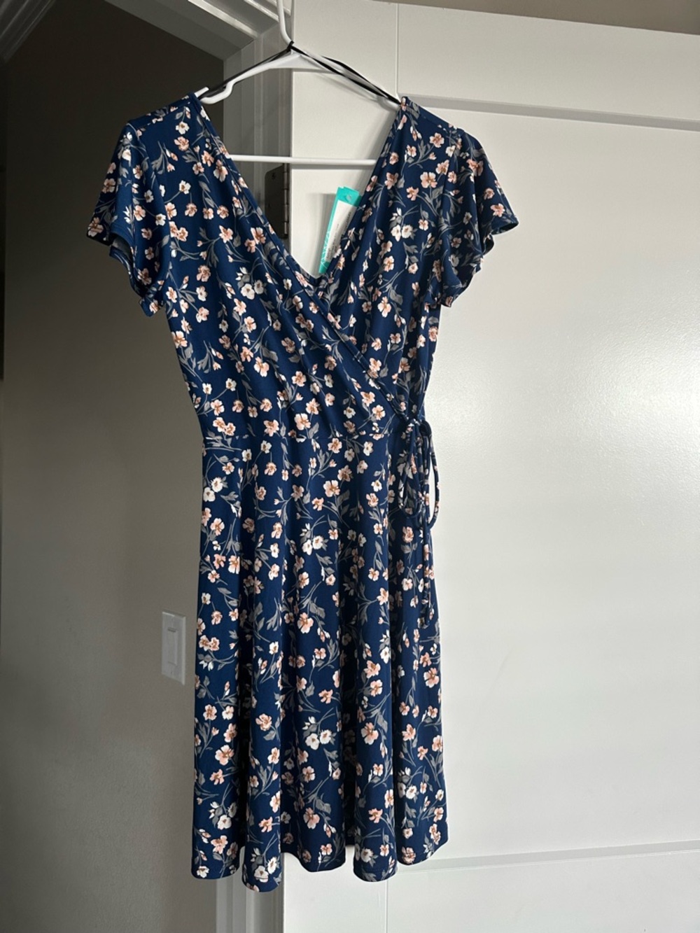 NEW Kaileigh Faux Wrap Floral Dress – Navy – XS Petite – NWT (Stitch Fix)